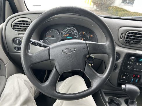 Used 2004 Chevrolet TrailBlazer LS w/ LS Preferred Equipment Group image 9