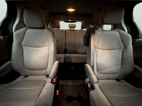 Used 2024 Toyota Sienna LE image 24