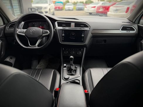Used 2024 Volkswagen Tiguan SE AWD/4WD image 8