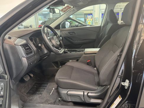 Used 2023 Nissan Rogue S AWD/4WD image 5