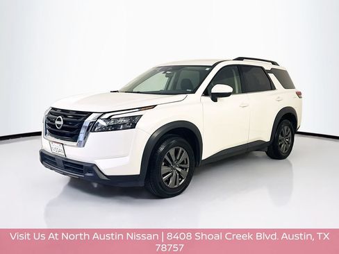 Used 2024 Nissan Pathfinder SV FWD image 4