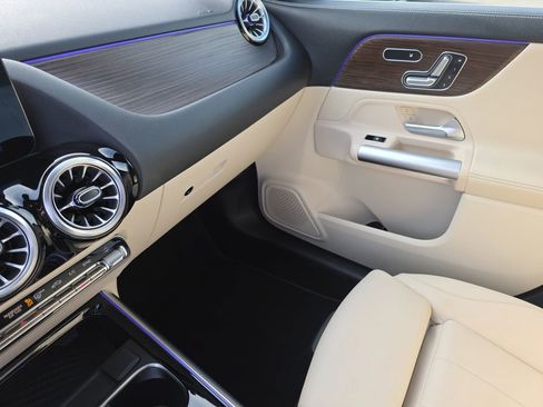 Certified 2025 Mercedes-Benz GLA 250 4MATIC image 31