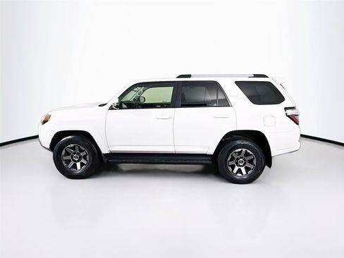 Used 2018 Toyota 4Runner TRD Off-Road Premium AWD/4WD image 8