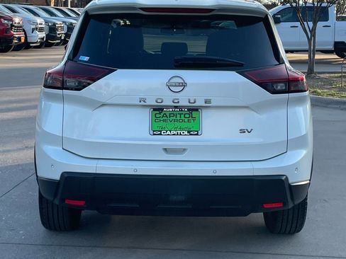 Used 2024 Nissan Rogue SV image 6