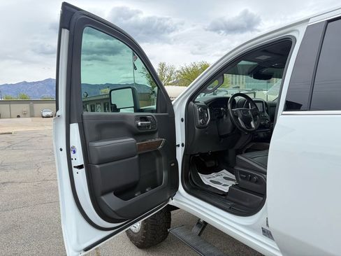 Used 2022 GMC Sierra 2500 Denali w/ Denali Ultimate Package AWD/4WD image 10