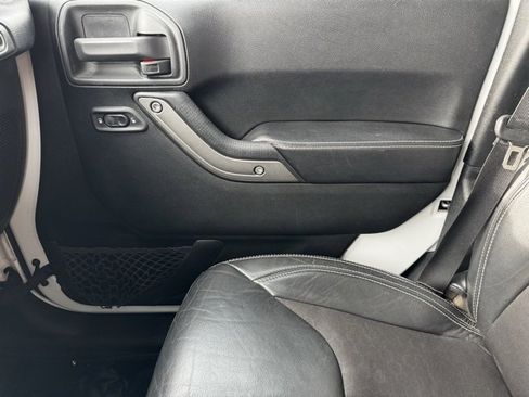 Used 2018 Jeep Wrangler Unlimited Sport image 19