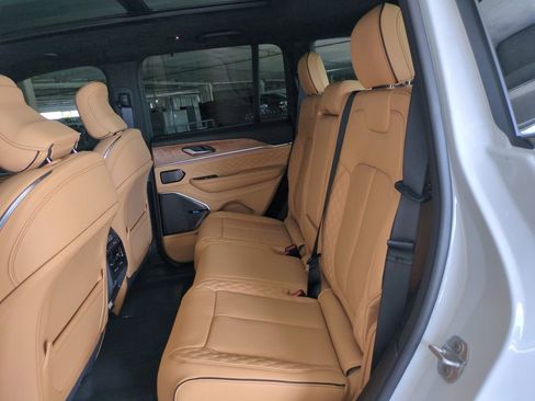 New 2025 Jeep Grand Cherokee Summit image 15