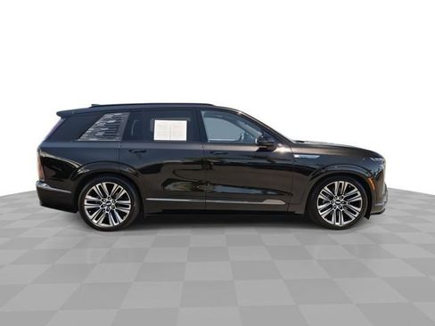 Used 2026 Cadillac Vistiq Platinum w/ LPO, Floor Liner Package AWD/4WD image 10
