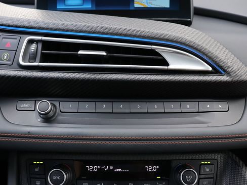 Used 2019 BMW i8 Roadster image 25