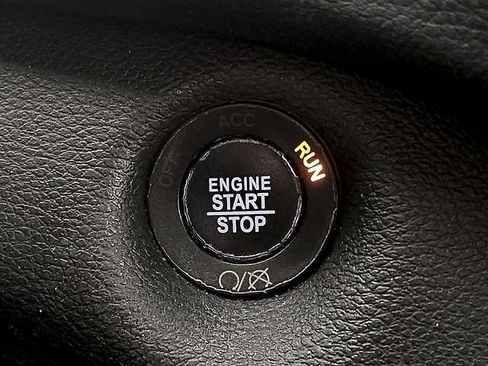 Used 2019 Jeep Cherokee Limited w/ Luxury Group image 25