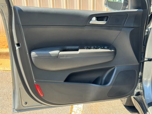 Used 2022 Kia Sportage LX FWD image 34