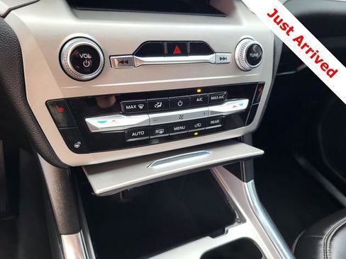 Used 2022 Ford Explorer XLT w/ Equipment Group 202A RWD image 12