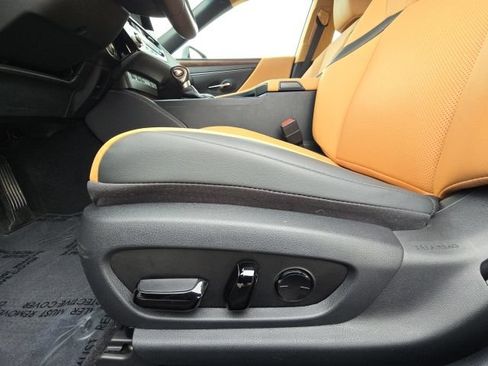 Used 2025 Lexus ES 350 w/ Premium Package FWD image 17