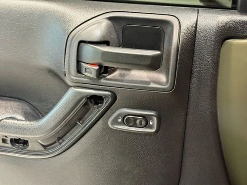 Used 2015 Jeep Wrangler Unlimited Sahara w/ Max Tow Package image 10