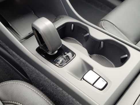 New 2026 Volvo XC40 B4 Core w/ Climate Package image 20