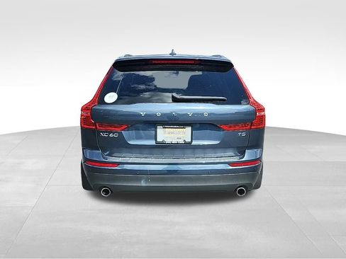 Used 2021 Volvo XC60 T5 Momentum w/ Climate Package image 10