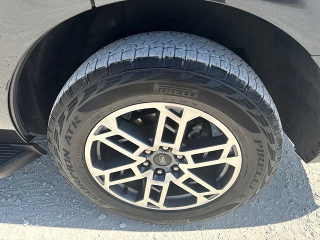 Used 2025 Ford Expedition Active AWD/4WD image 12