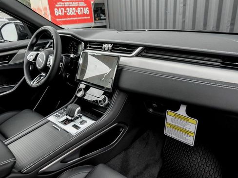 New 2026 Jaguar F-PACE R-Dynamic S image 21