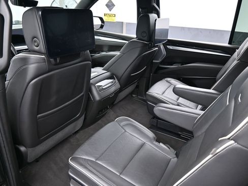 Used 2025 Cadillac Escalade ESV Sport w/ Touring Package image 43