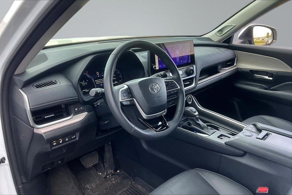 Used 2024 Toyota Grand Highlander AWD Hybrid image 14