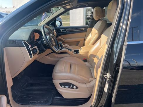 Used 2021 Porsche Cayenne AWD/4WD image 13
