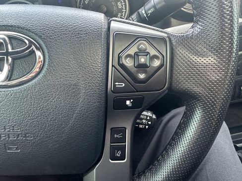Used 2020 Toyota Tacoma TRD Off-Road w/ TRD Premium Off Road Package AWD/4WD image 21