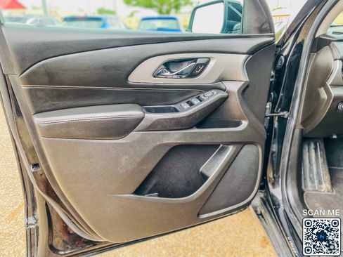 Used 2021 Chevrolet Traverse LS image 18