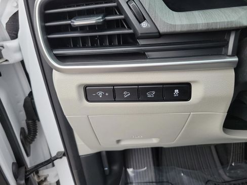 Certified 2024 Kia Telluride EX w/ EX Captain's Chair Package FWD image 28