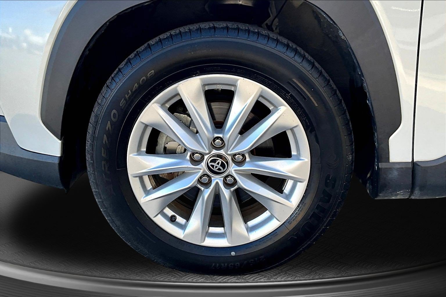 Used 2023 Toyota Corolla Cross LE AWD/4WD image 28