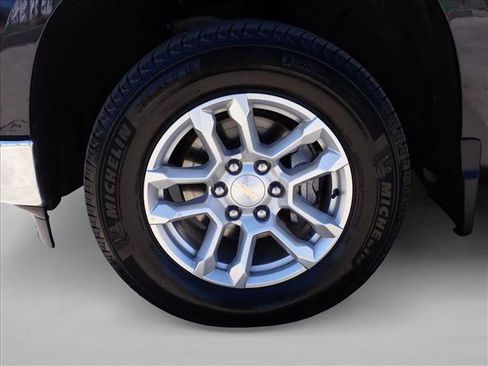 Used 2023 Chevrolet Silverado 1500 LT AWD/4WD image 7