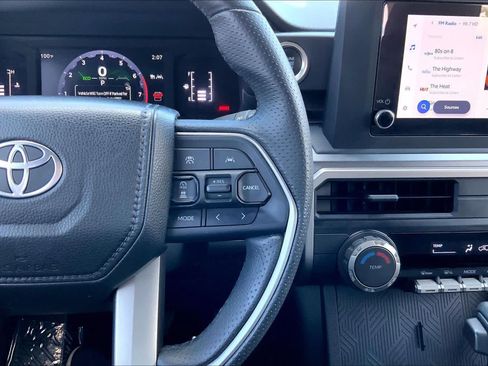 Used 2025 Toyota 4Runner SR5 AWD/4WD image 24