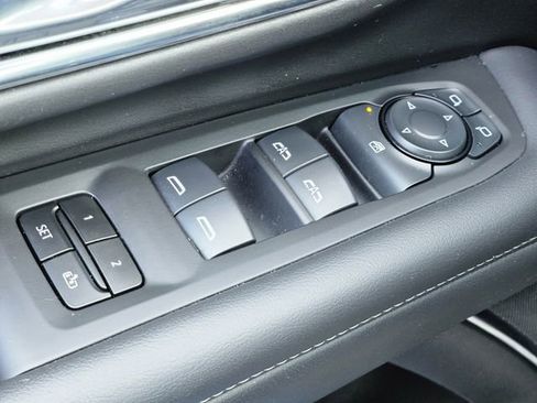Used 2024 Chevrolet Suburban LT RWD image 21