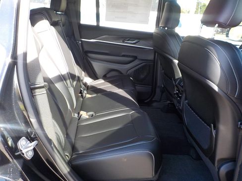 New 2025 Jeep Grand Cherokee Limited w/ Black Appearance Package image 11