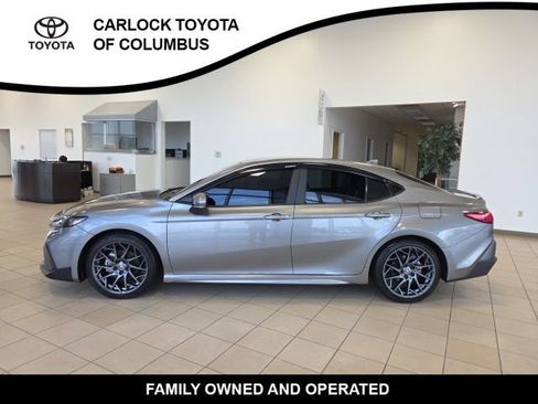 Used 2025 Toyota Camry SE w/ Convenience Package image 1