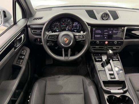 Certified 2025 Porsche Macan image 23