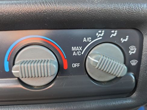 Used 1998 Chevrolet S10 Pickup LS w/ Preferred Equipment Group image 25