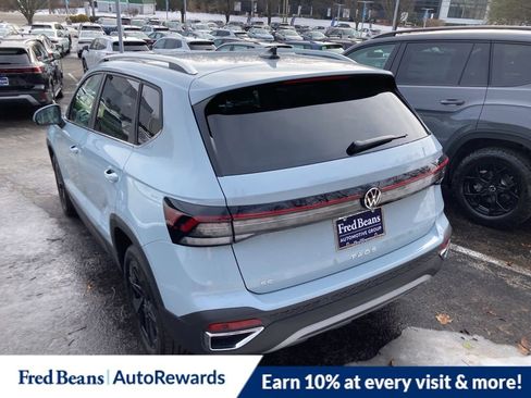 New 2026 Volkswagen Taos SE image 4