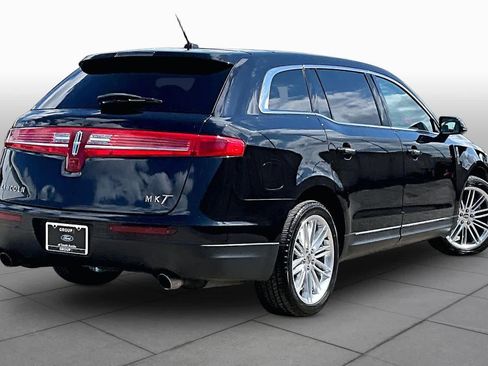 Used 2018 Lincoln MKT AWD image 7