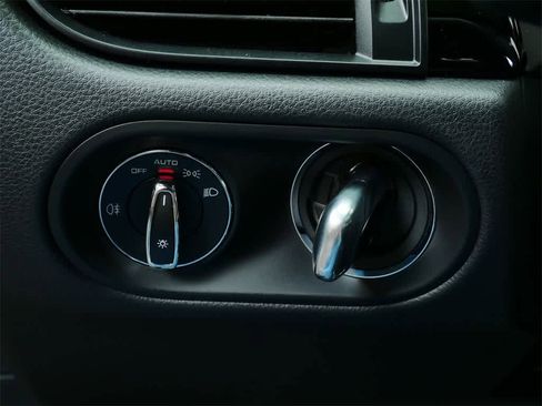 Used 2025 Porsche Macan image 19