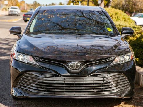 Used 2018 Toyota Camry LE image 3