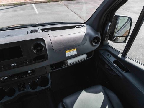 Used 2020 Mercedes-Benz Sprinter 2500 image 38