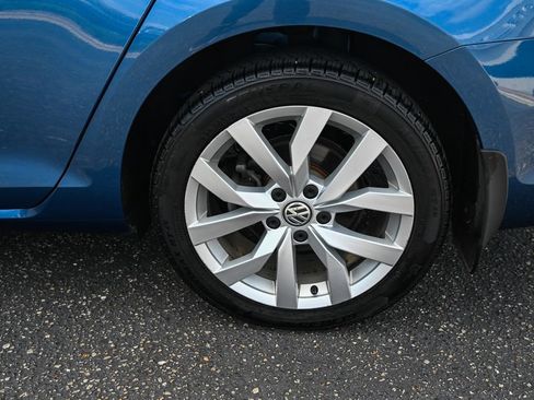 Used 2019 Volkswagen Golf SE FWD image 13
