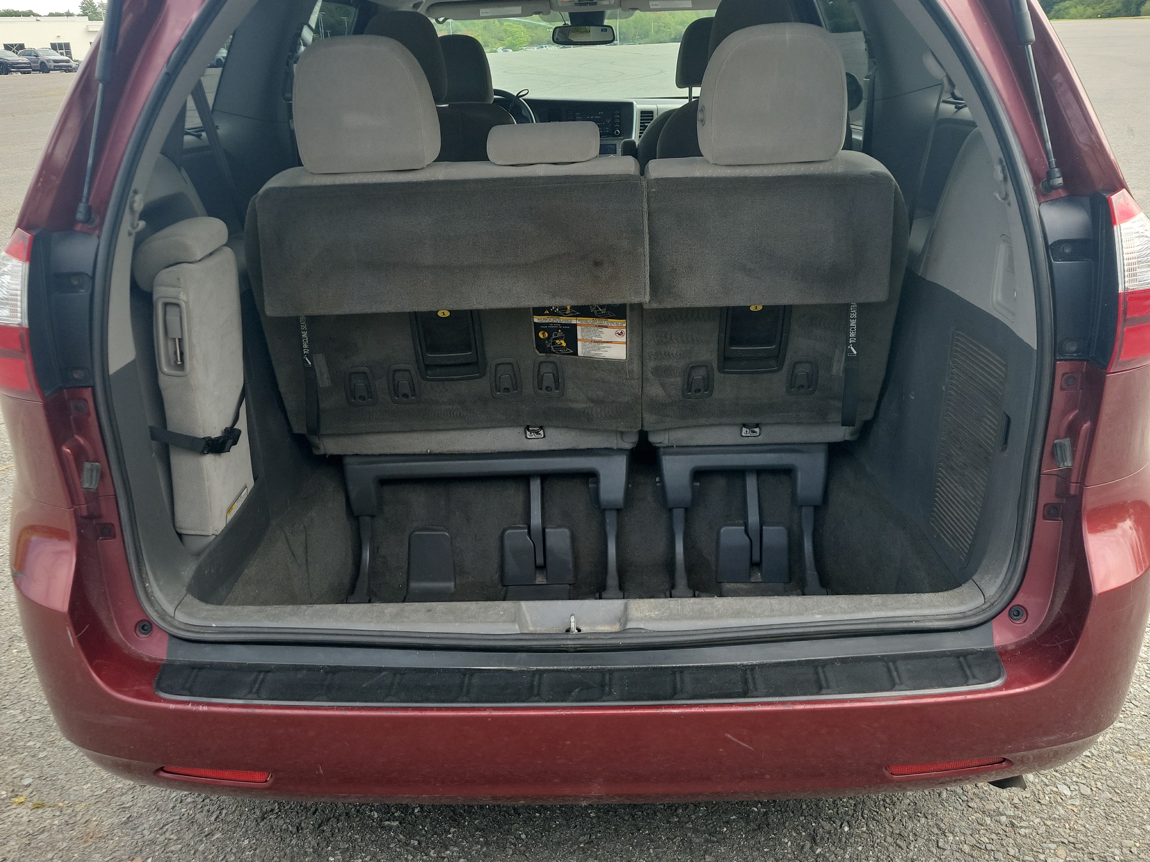 Used 2019 Toyota Sienna LE FWD image 18