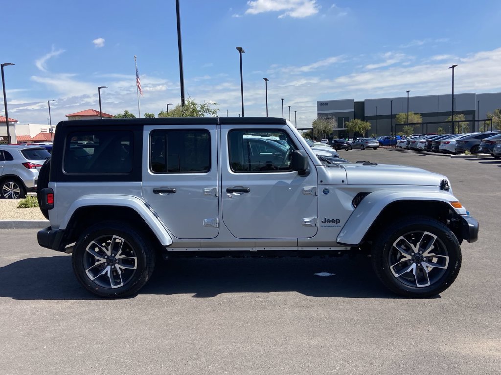 Used 2024 Jeep Wrangler Unlimited AWD/4WD image 2