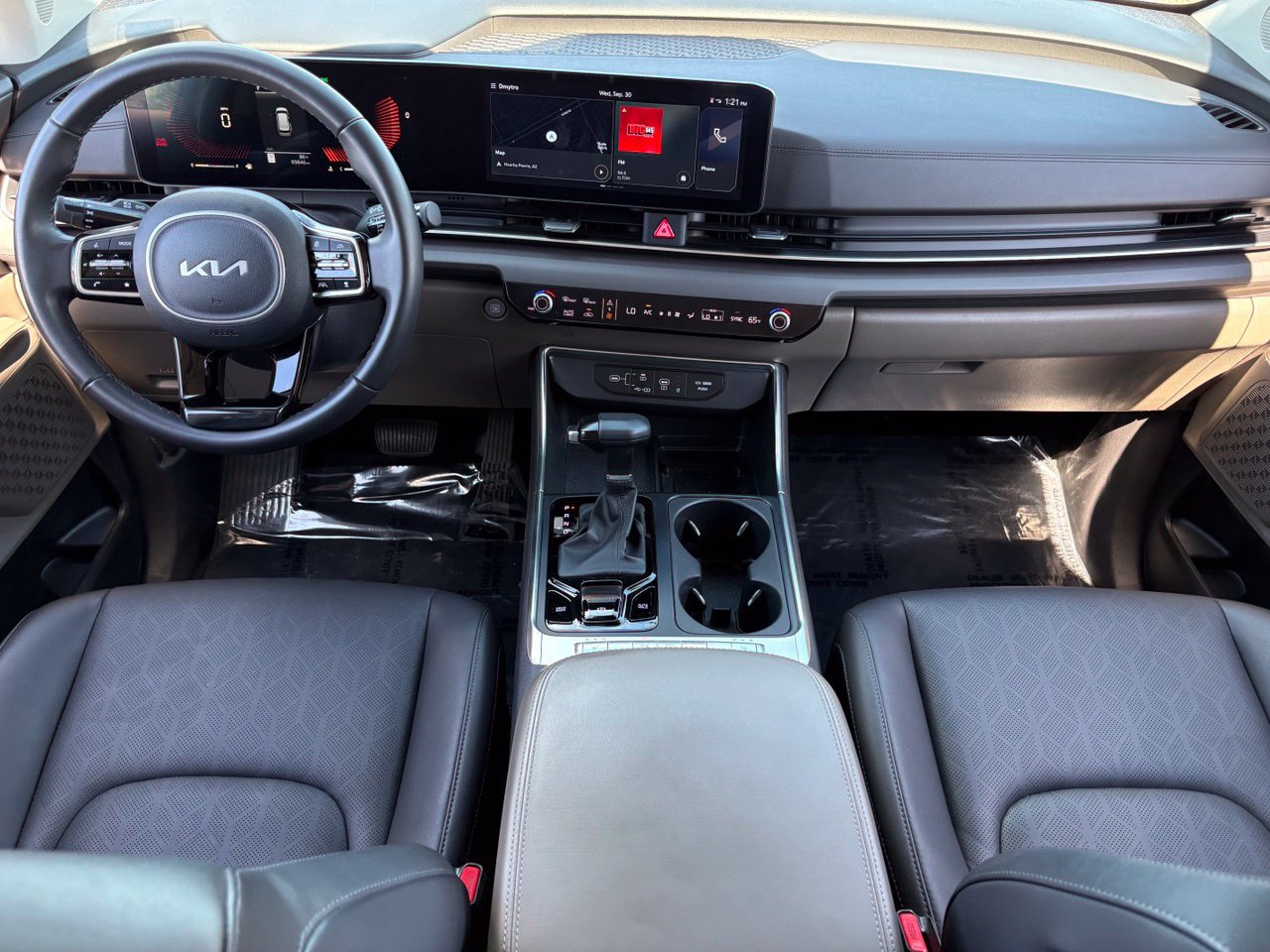 Used 2025 Kia Carnival EX FWD image 16