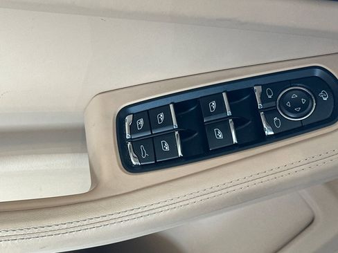 Certified 2023 Porsche Macan S image 13