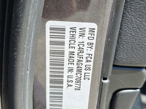 Certified 2021 Jeep Grand Cherokee Laredo X AWD/4WD image 34