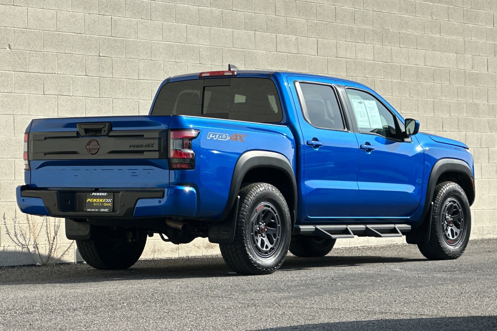 Used 2025 Nissan Frontier PRO-4X AWD/4WD image 4