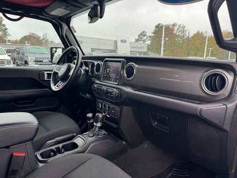 Used 2022 Jeep Gladiator Overland w/ Cold Weather Group image 22