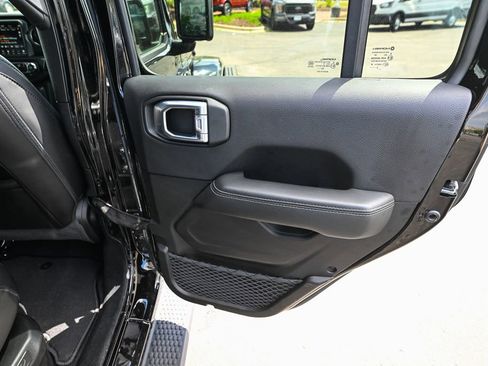 Used 2023 Jeep Wrangler Unlimited Sahara w/ Cold Weather Group AWD/4WD image 28